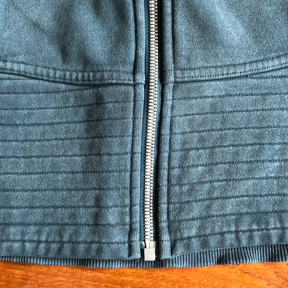 🇨🇦 🍋 Lululemon zip-up 🍋 - Picture 6 of 7